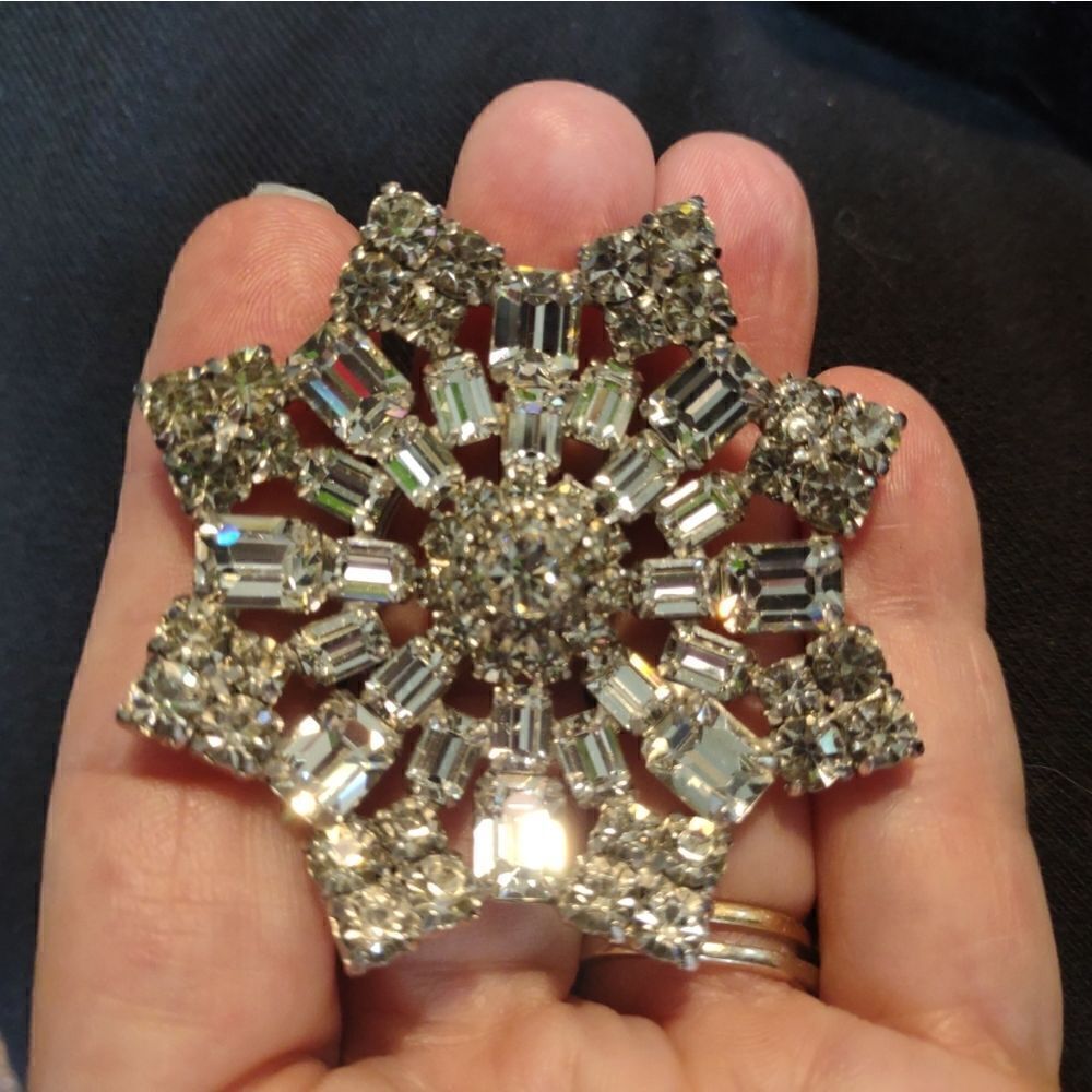 Amazing Brilliant Unmarked Brooch. J2 - Picture 5 of 5